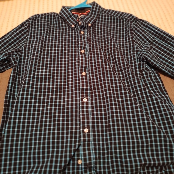 Small long sleeve button up shirt - Picture 2 of 3